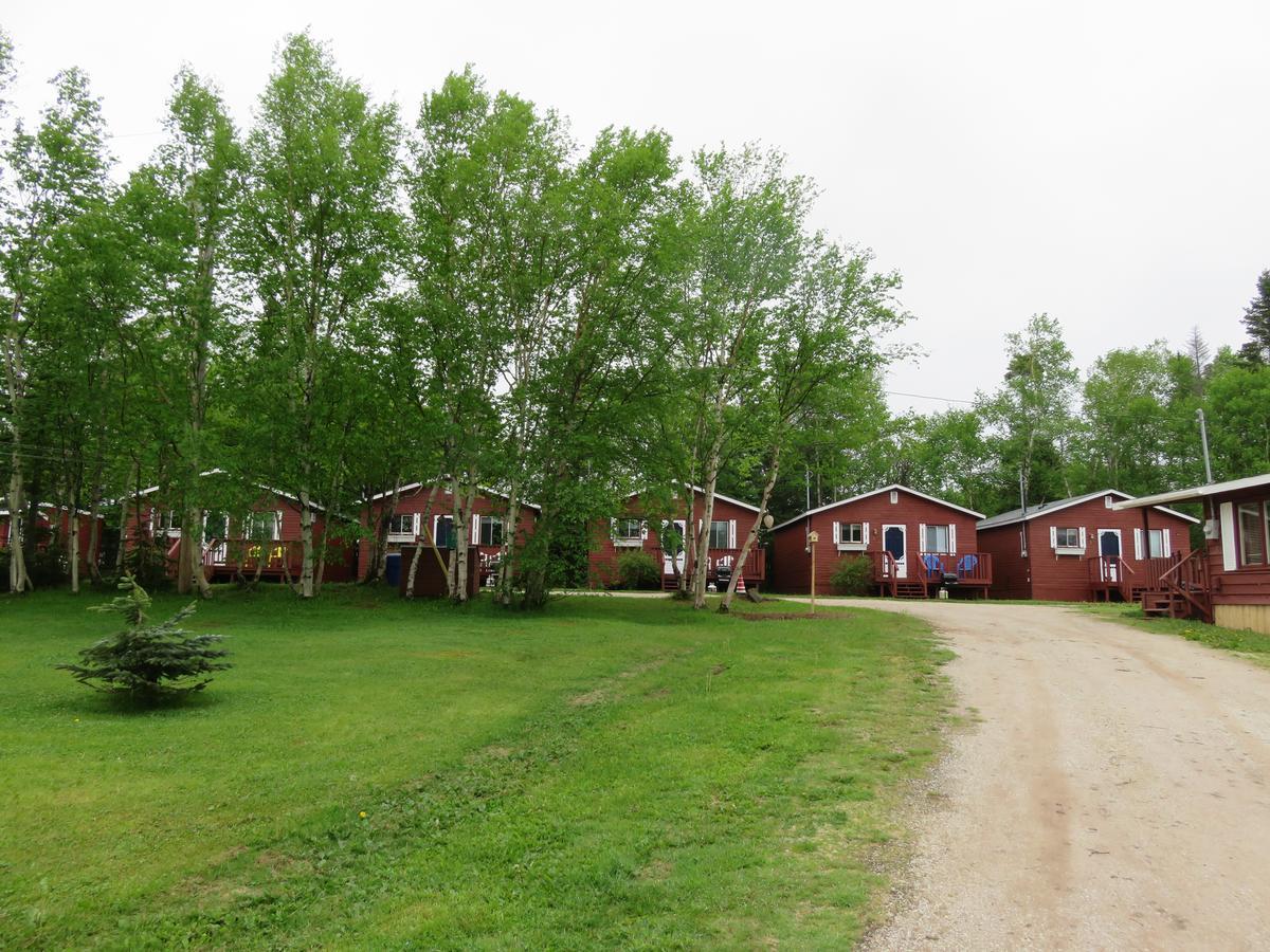 Lush'S Cottages Cormack Экстерьер фото