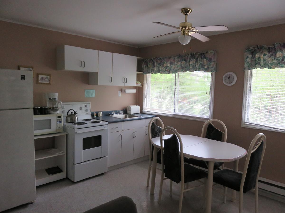 Lush'S Cottages Cormack Экстерьер фото